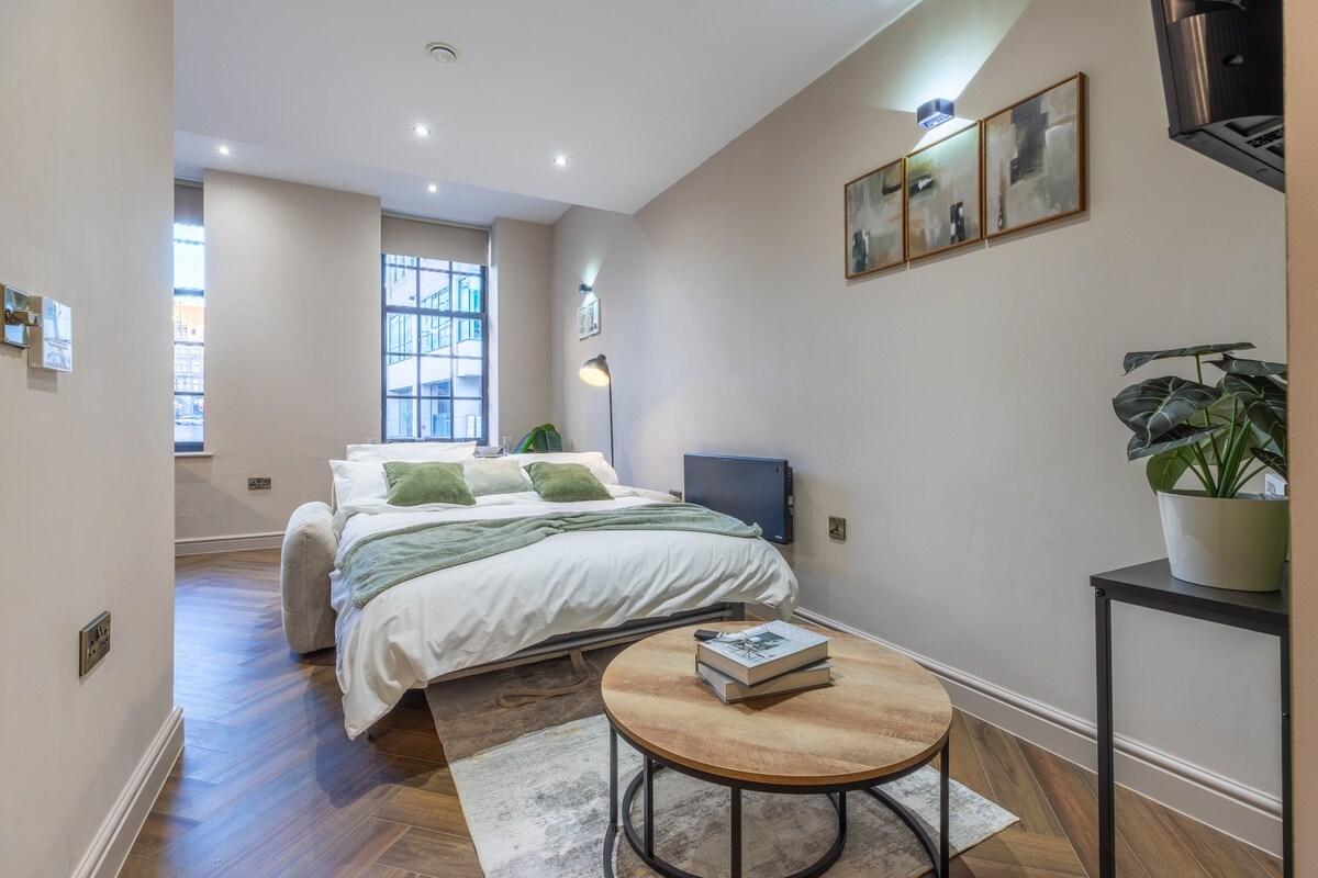 Leeds City Luxe Apartment with Parking2