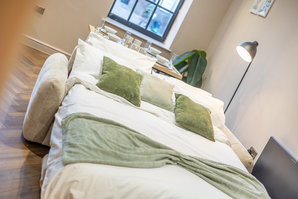 Leeds City Luxe Apartment with Parking3
