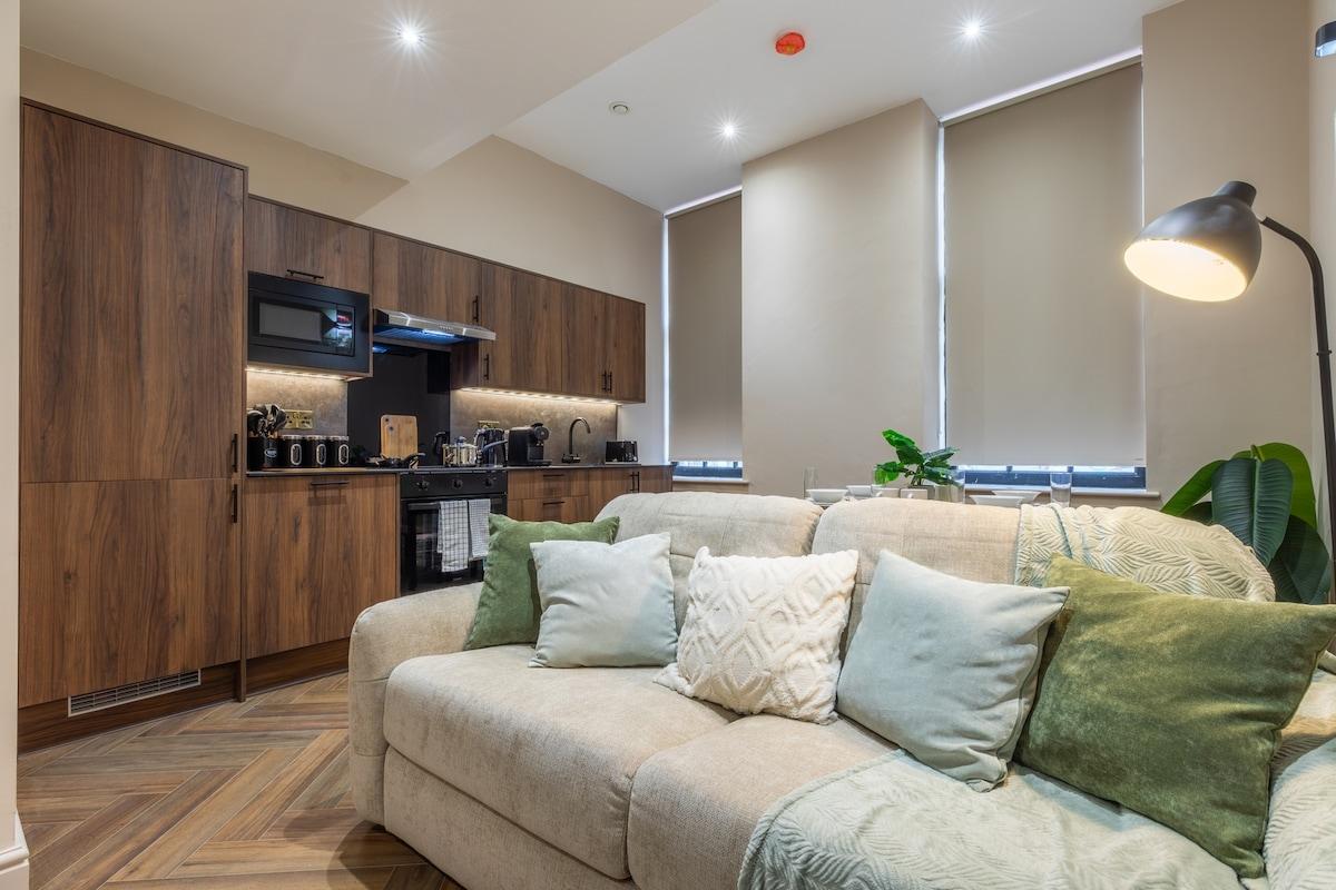 Leeds City Luxe Apartment with Parking5