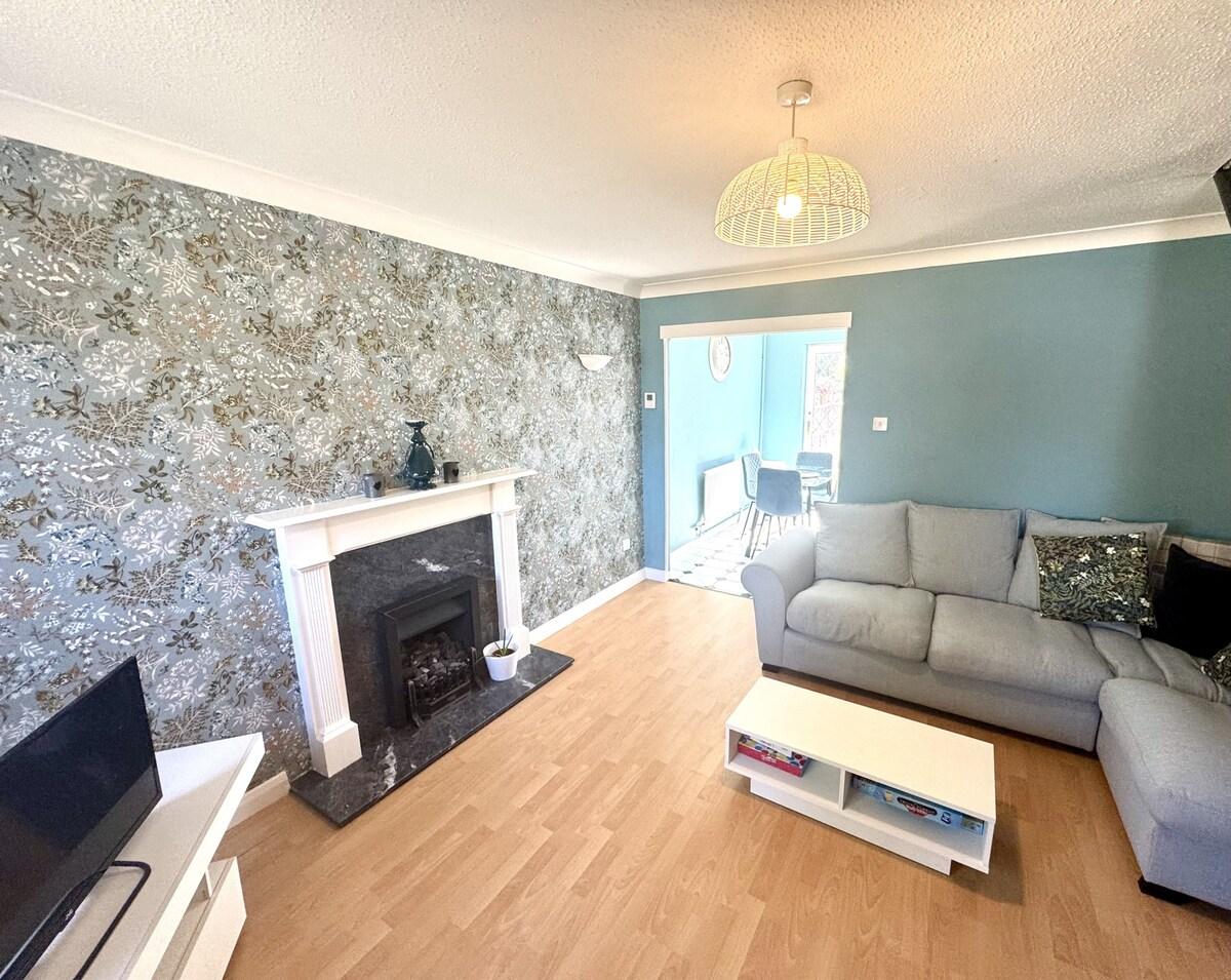 Homely 2 bedroom house, parking1