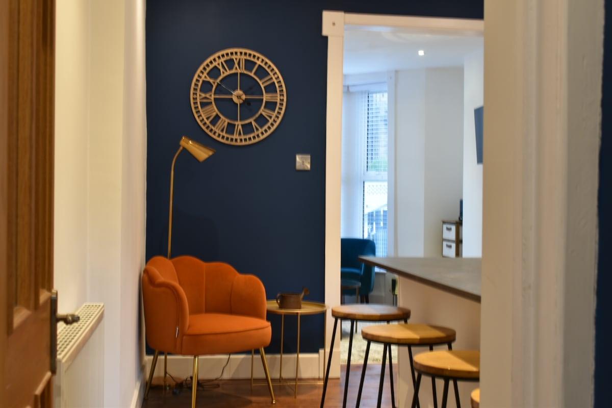 The Cheltenham, stylish 1-bed Victorian apartment1