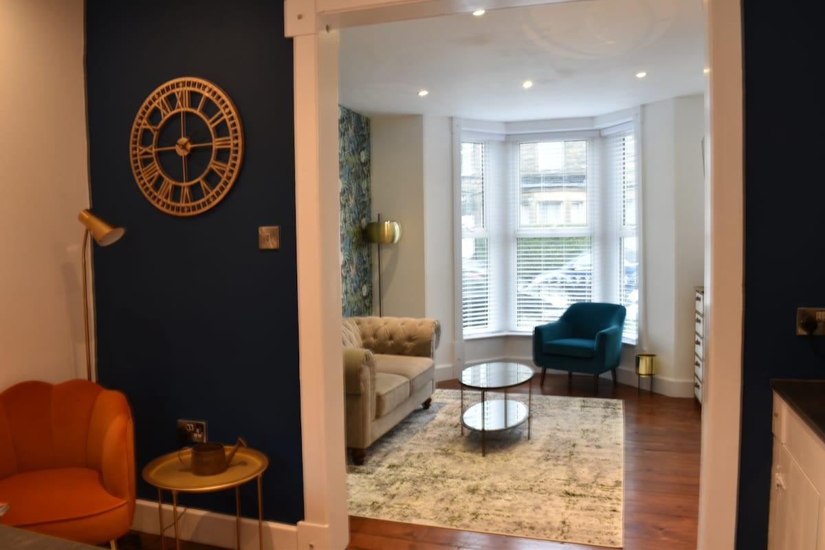 The Cheltenham, stylish 1-bed Victorian apartment2