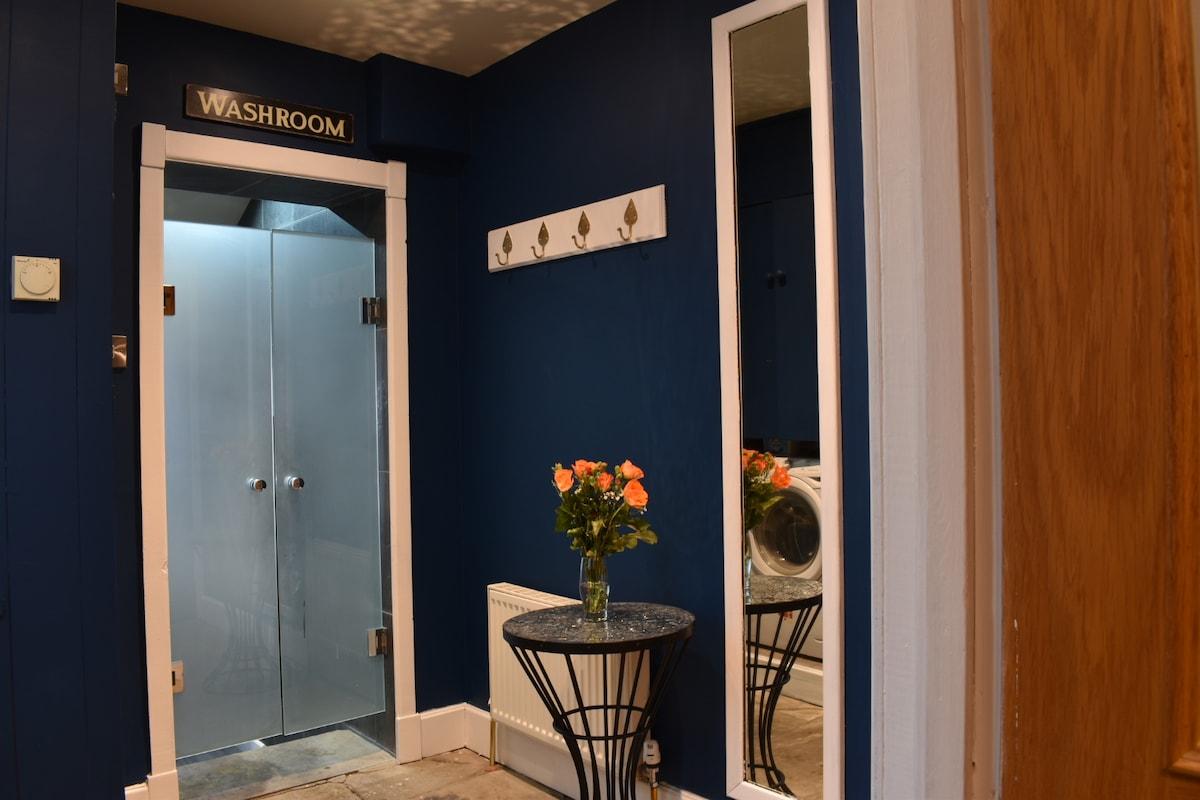 The Cheltenham, stylish 1-bed Victorian apartment4