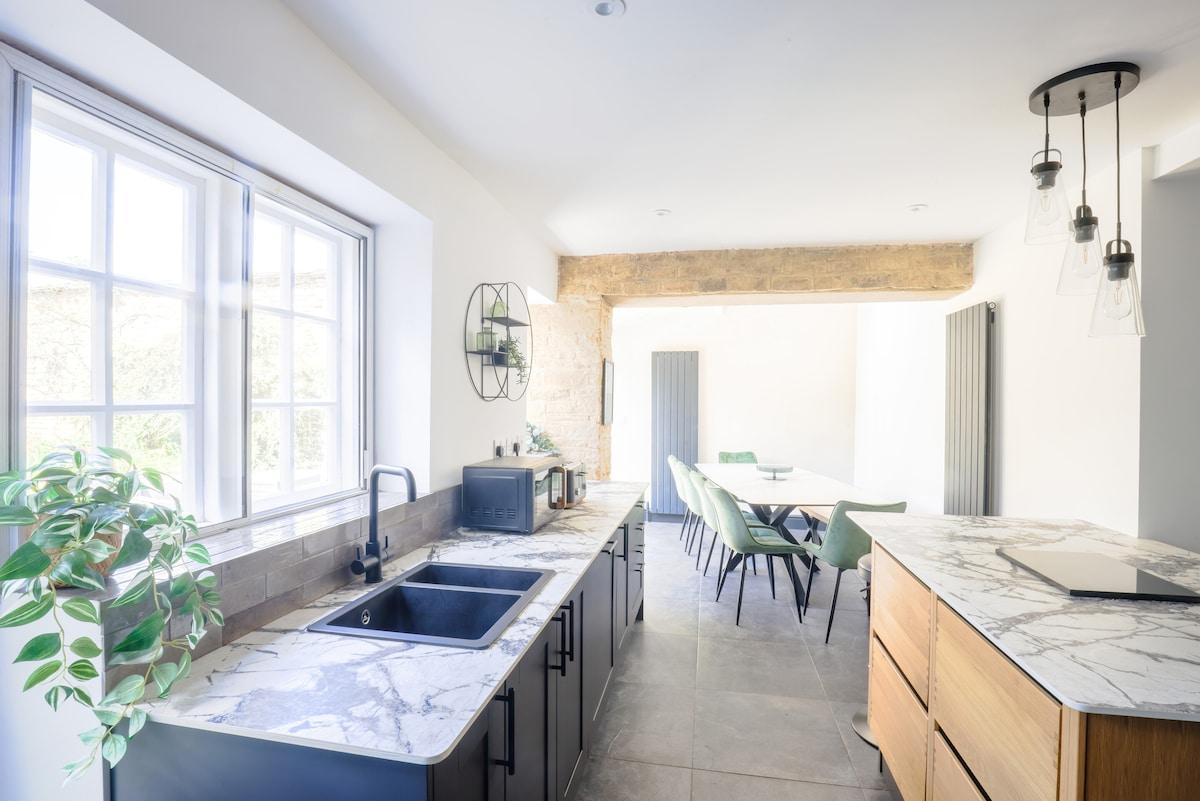 5 bed, central home- beautiful & modern2