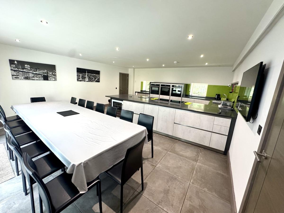 Silvercopse, An Oxfordshire Retreat- 6 bedrooms1