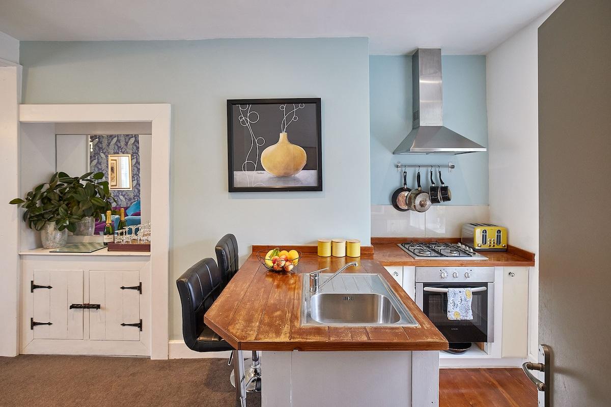 The Granville, 2 Bed Victorian Apartment + Parking3