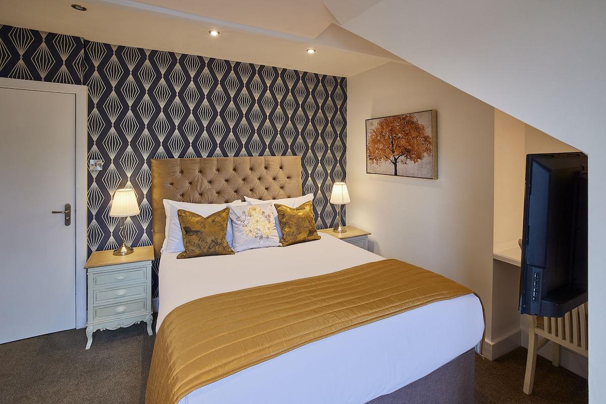 The Granville, 2 Bed Victorian Apartment + Parking4