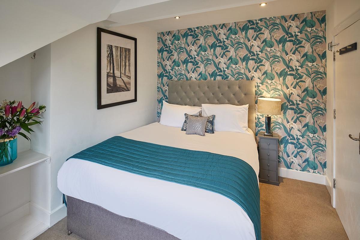 The Granville, 2 Bed Victorian Apartment + Parking5