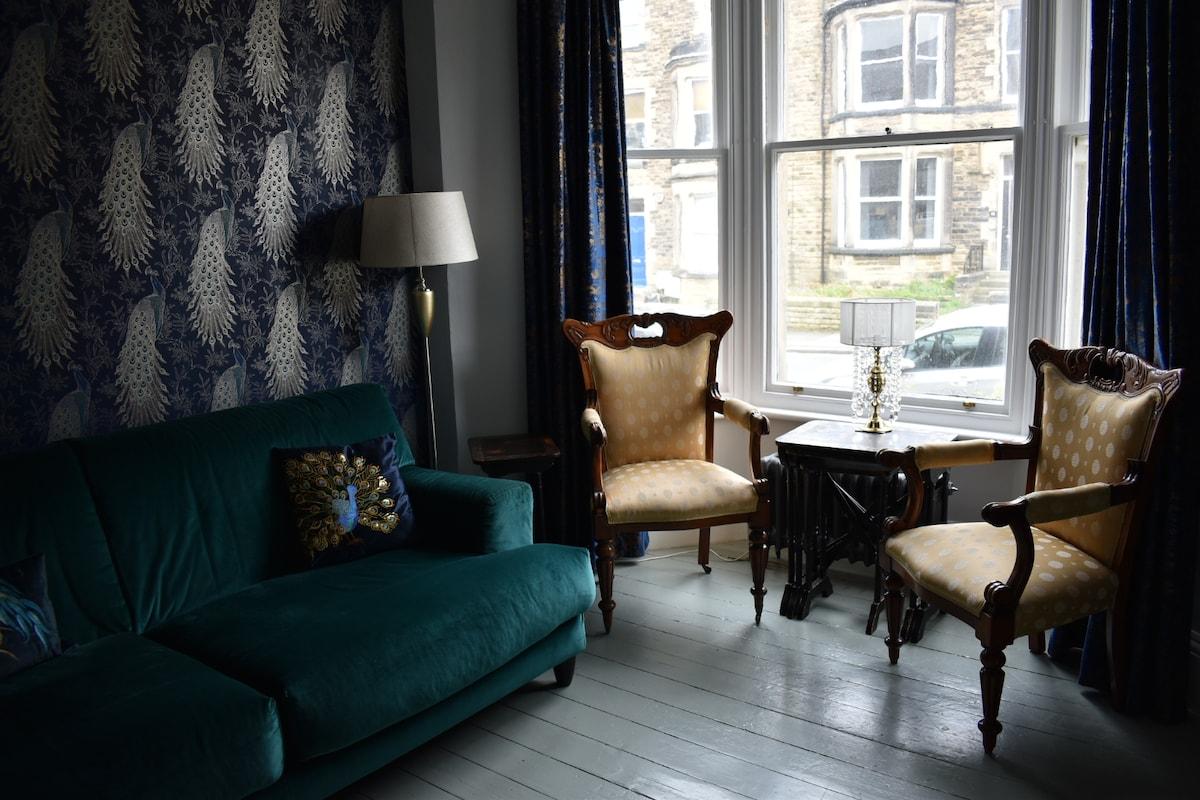 The Carlton, central Victorian Townhouse + Parking4