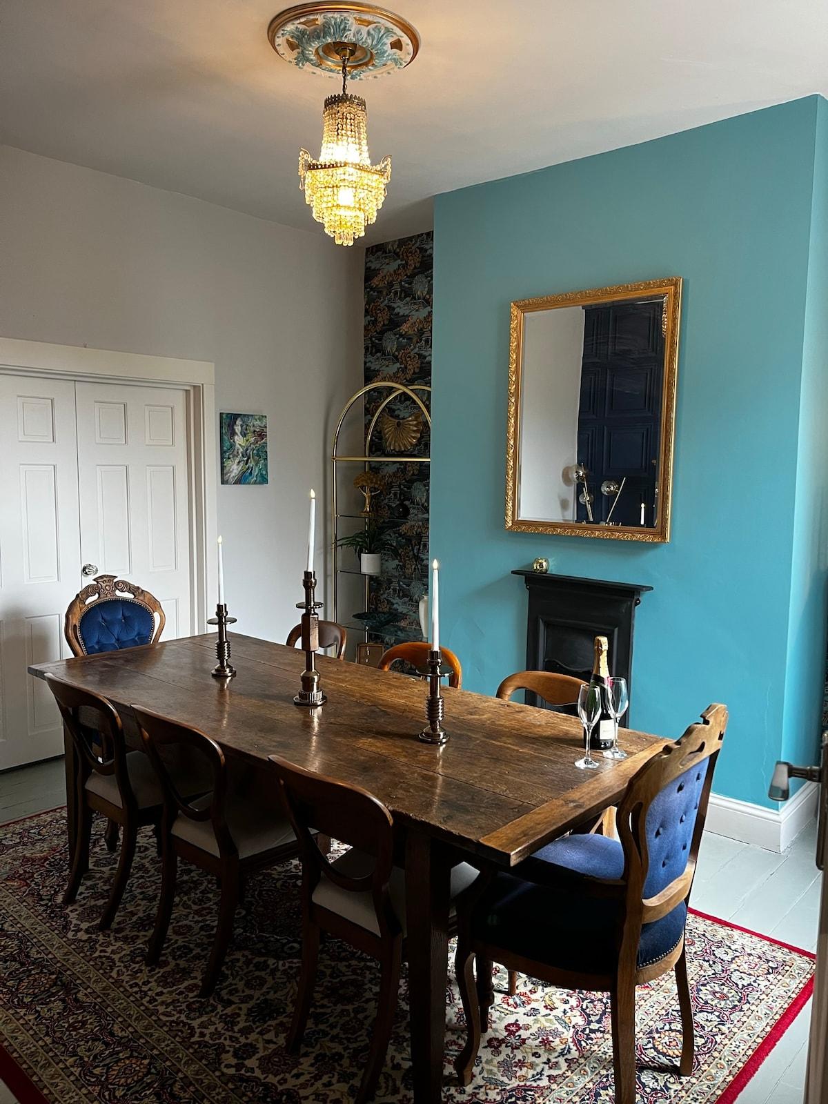 The Carlton, central Victorian Townhouse + Parking3