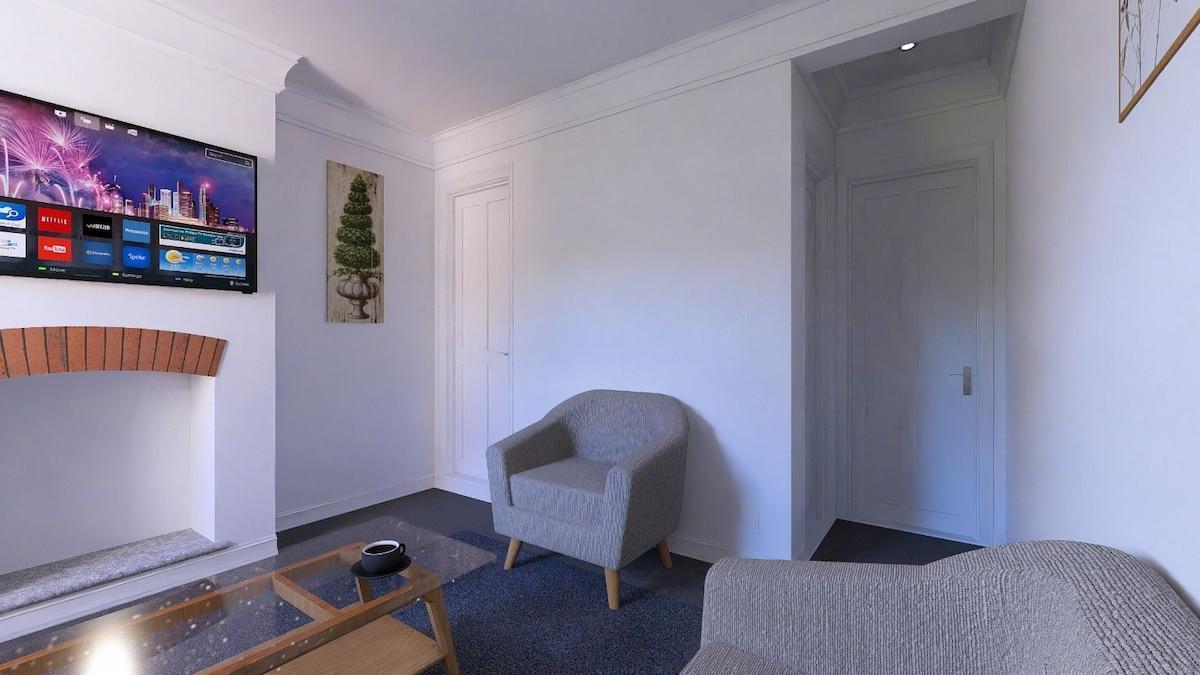 3 Bed House with Parking Under Refurbishment2