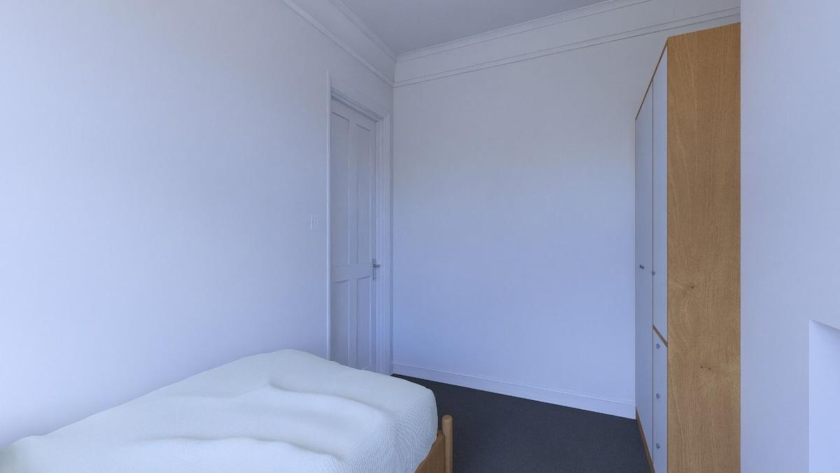 3 Bed House with Parking Under Refurbishment6