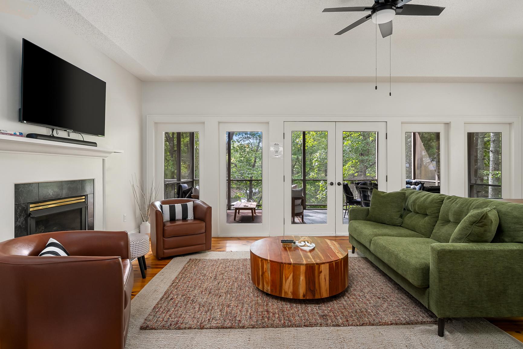 Lake Front, Private Dock, Pet Friendly!6