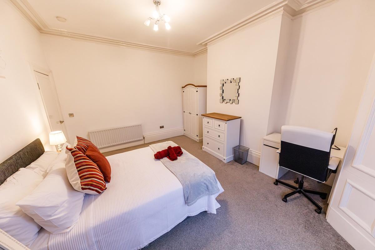 Spacious 5BR Sunderland Home for Work & Family1