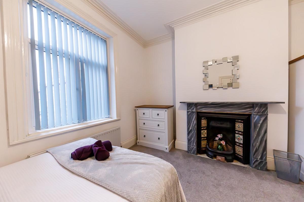 Spacious 5BR Sunderland Home for Work & Family5