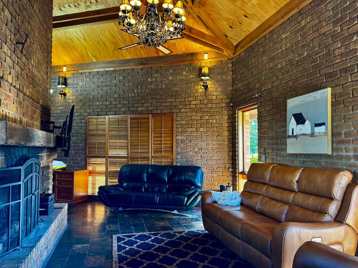 Upsandowns - 7 bedrooms with Pool, Spa and Sauna