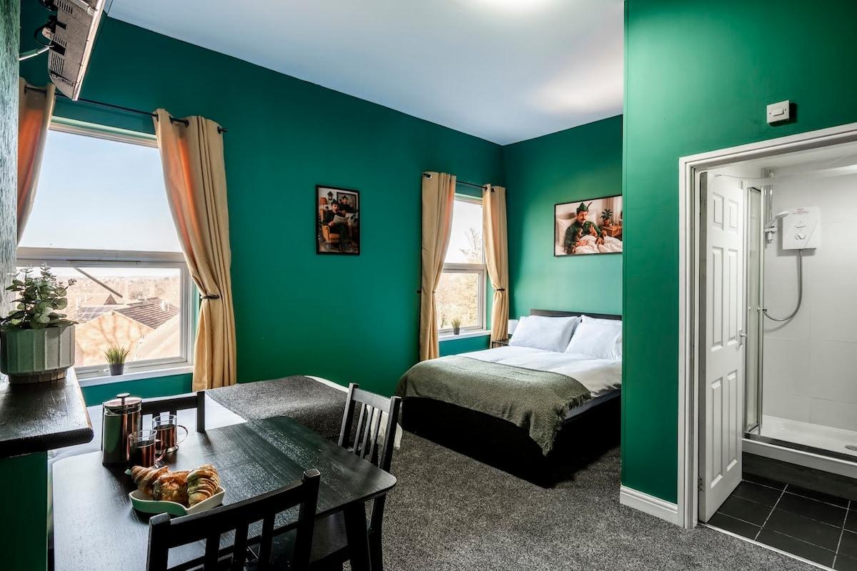 Room Only | Ensuite | Parking | Sleeps 31