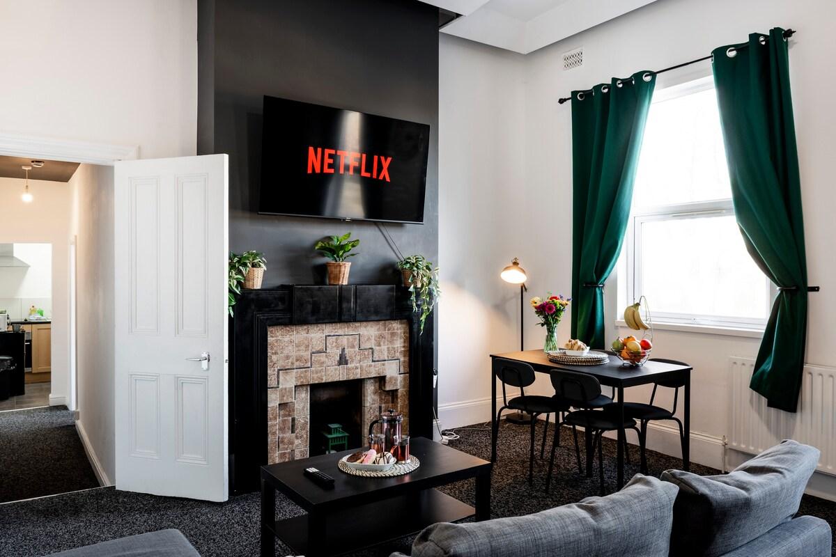 Spacious City-Centre Apartment · Sleeps 45
