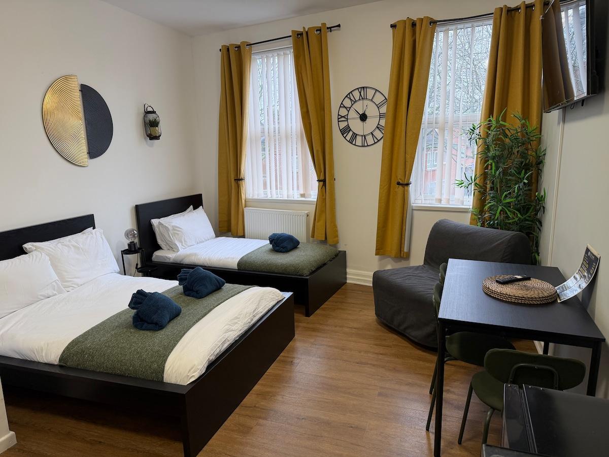 City-Centre Studio · Self-Contained · Sleeps 31