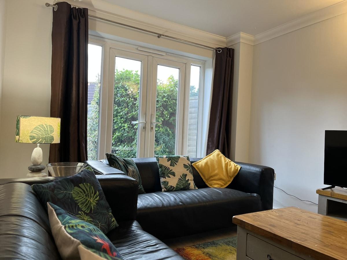 ChinehamTown-House for Contractors Families & Pets1