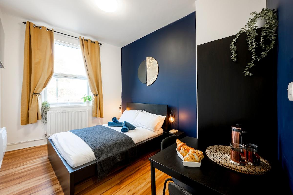 Stylish Central Nottingham Studio Sleeps 2 Ensuite1