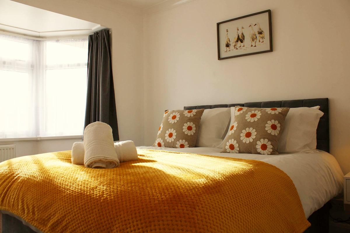 The Coventry House Sleeps 9 | Free Parking2