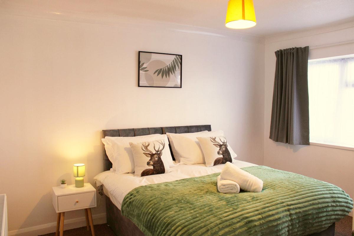 The Coventry House Sleeps 9 | Free Parking6