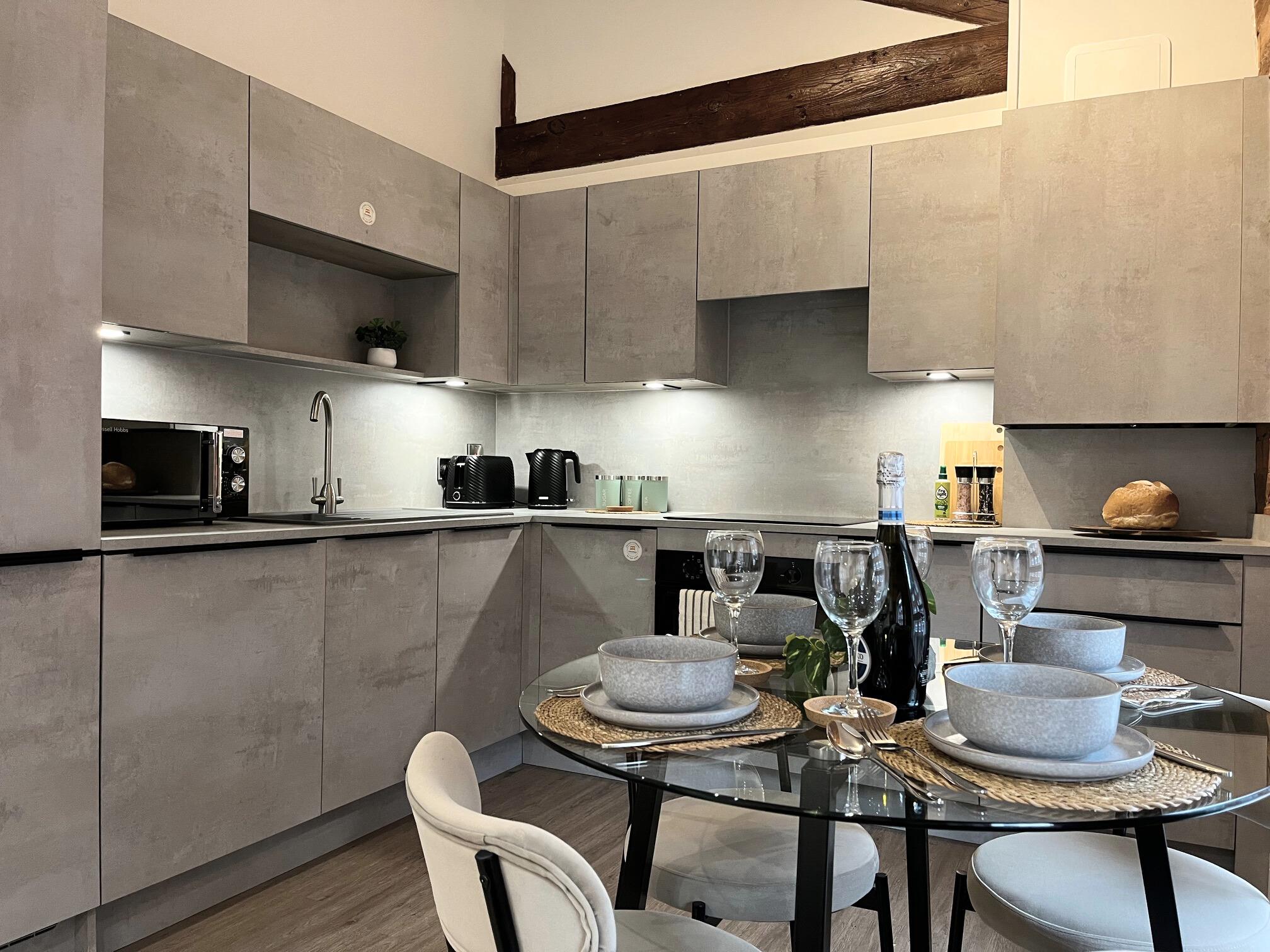 2 Bed Apartment | City Centre | Parking & WiFi6