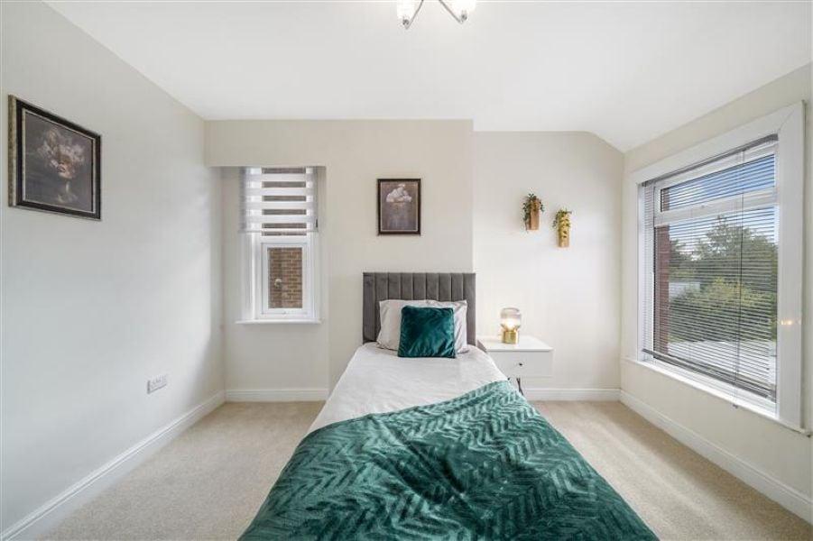 Stylish, Comfortable 5BR Accommodation in Bedford,5