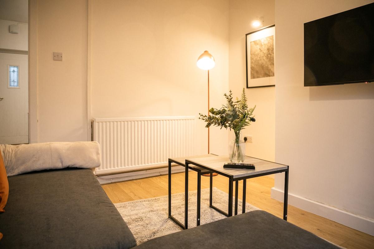 Ashton Parkside 2BR Escape near Transport Links5