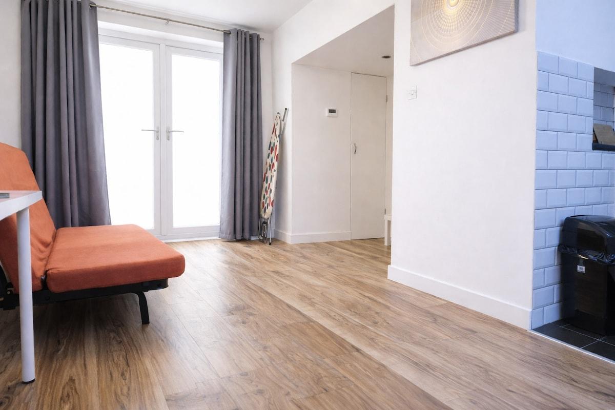 Aldgate East | New Listing | Basement Flat3