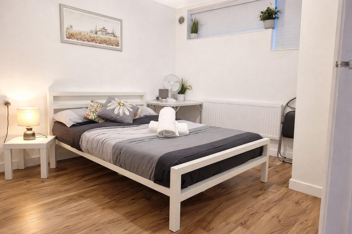 Aldgate East | New Listing | Basement Flat5