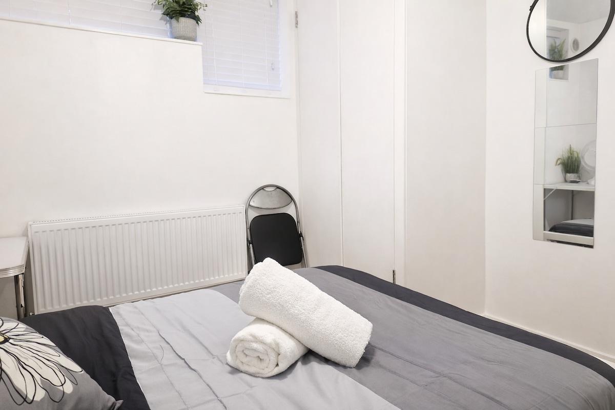 Aldgate East | New Listing | Basement Flat6