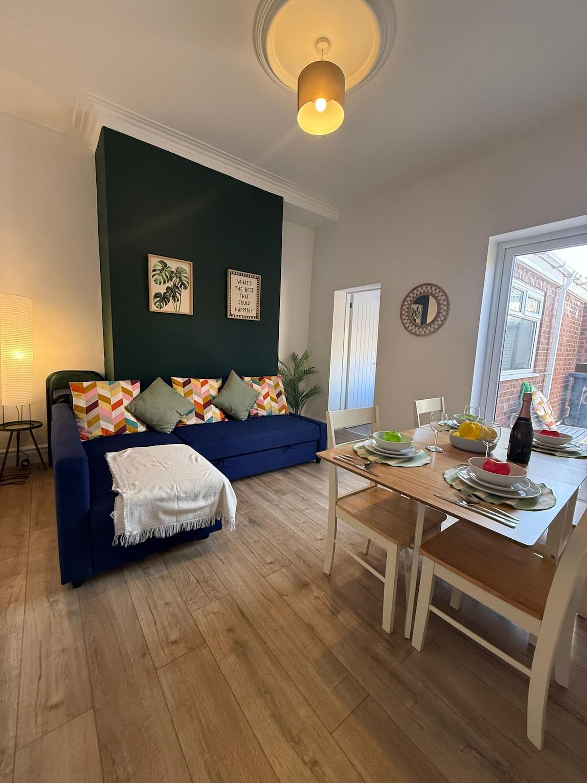 4Bed 2Bath Home - Great Location Nr Crownworks1