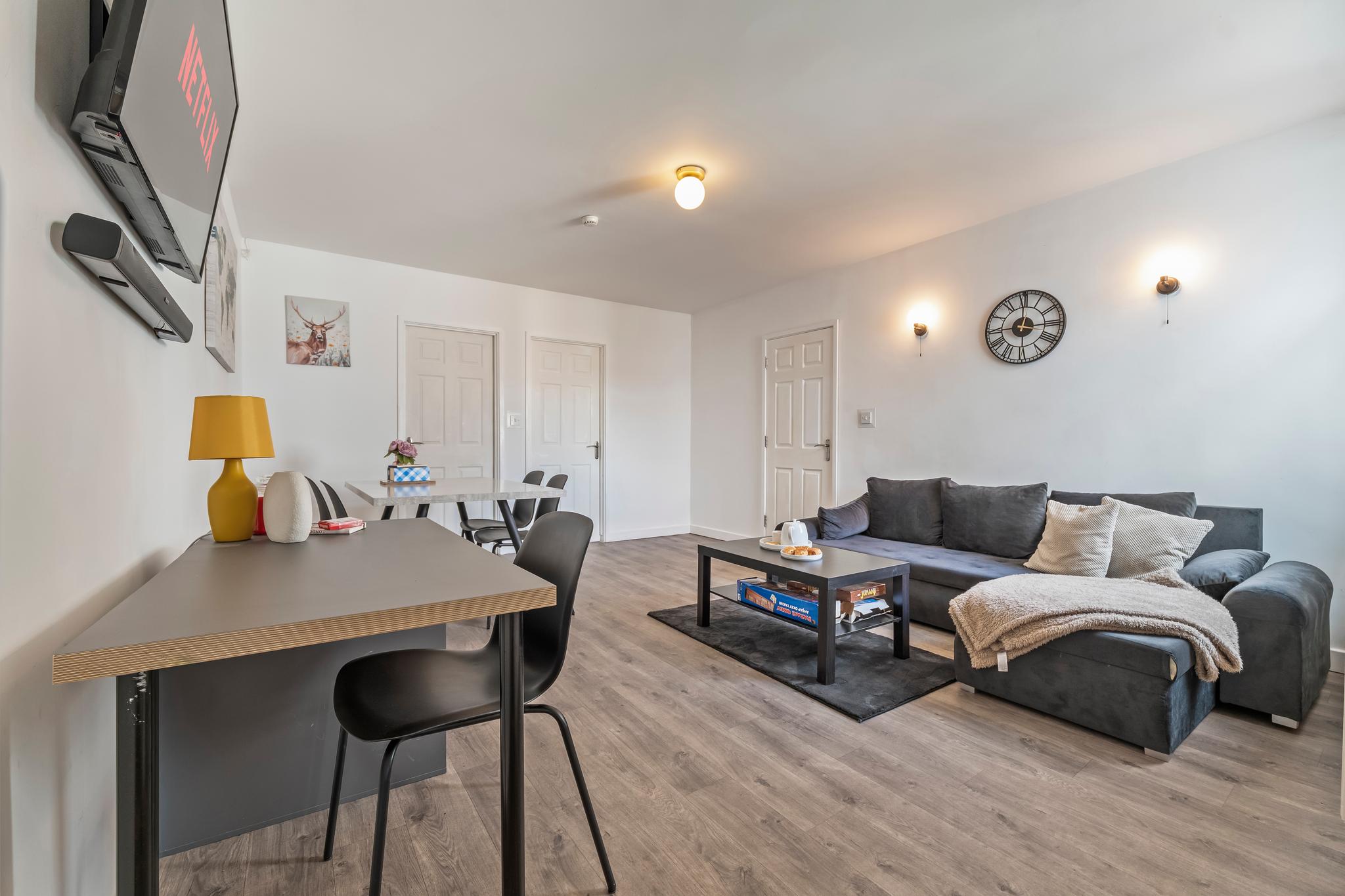 Executive 4Bedroom | Sleeps 9 | City Centre Nearby1
