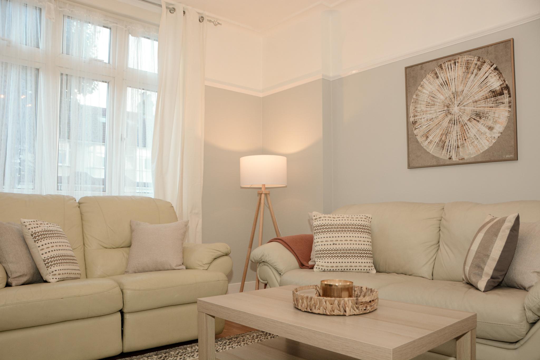 Palmers Green | 3BDR | Entire House | Relocation1