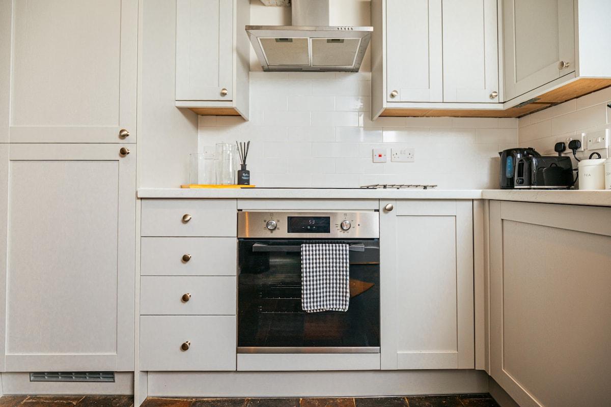 Central Chester Recently Renovated 1BR Flat6