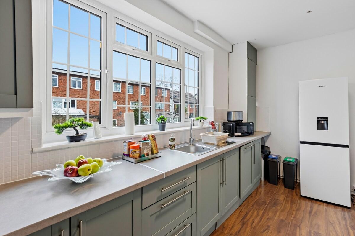 Comfortable 4BR House for 9 | Parking6