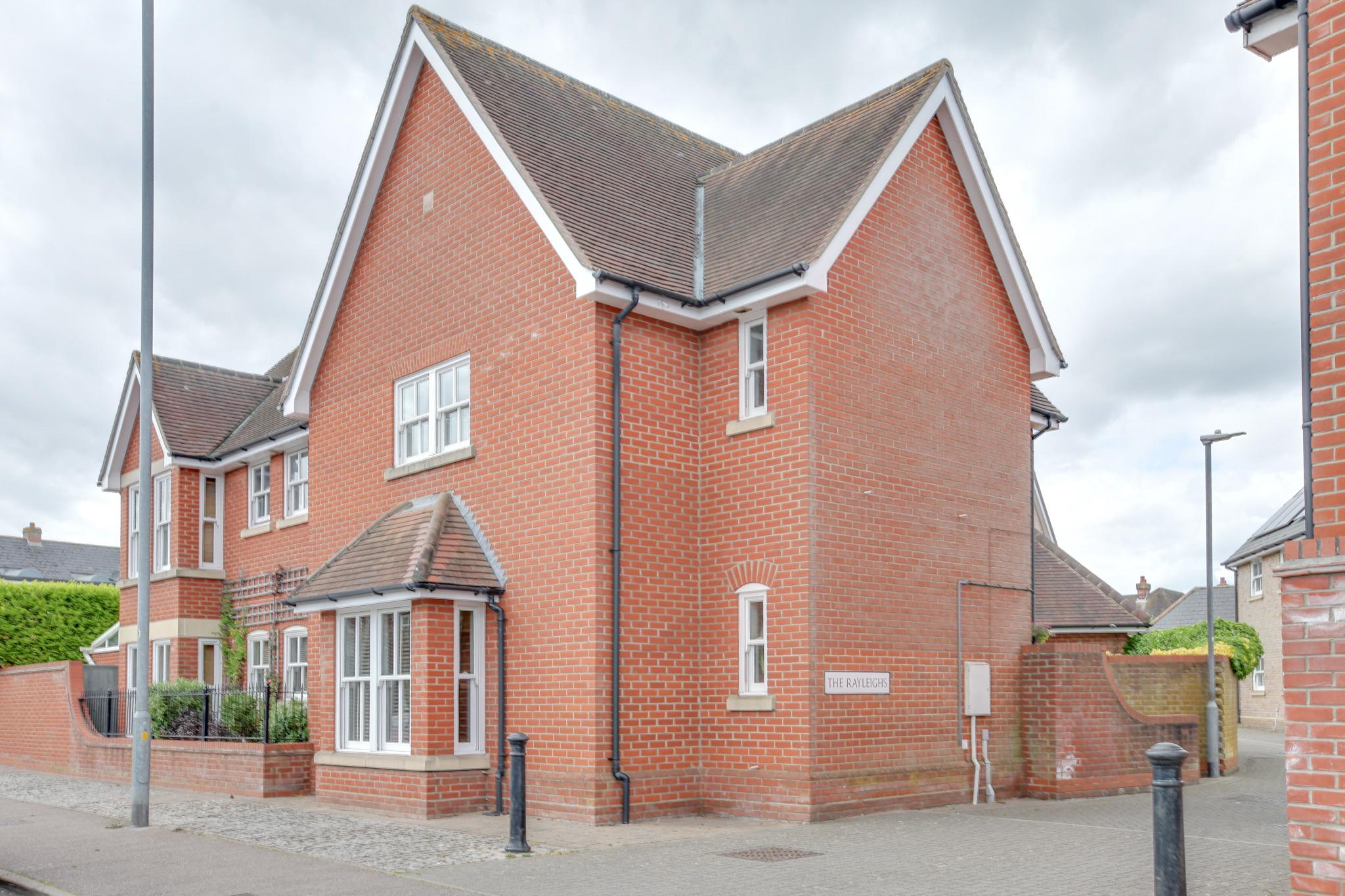 Pet‑Friendly 3 Bed Home w Garden & Parking1