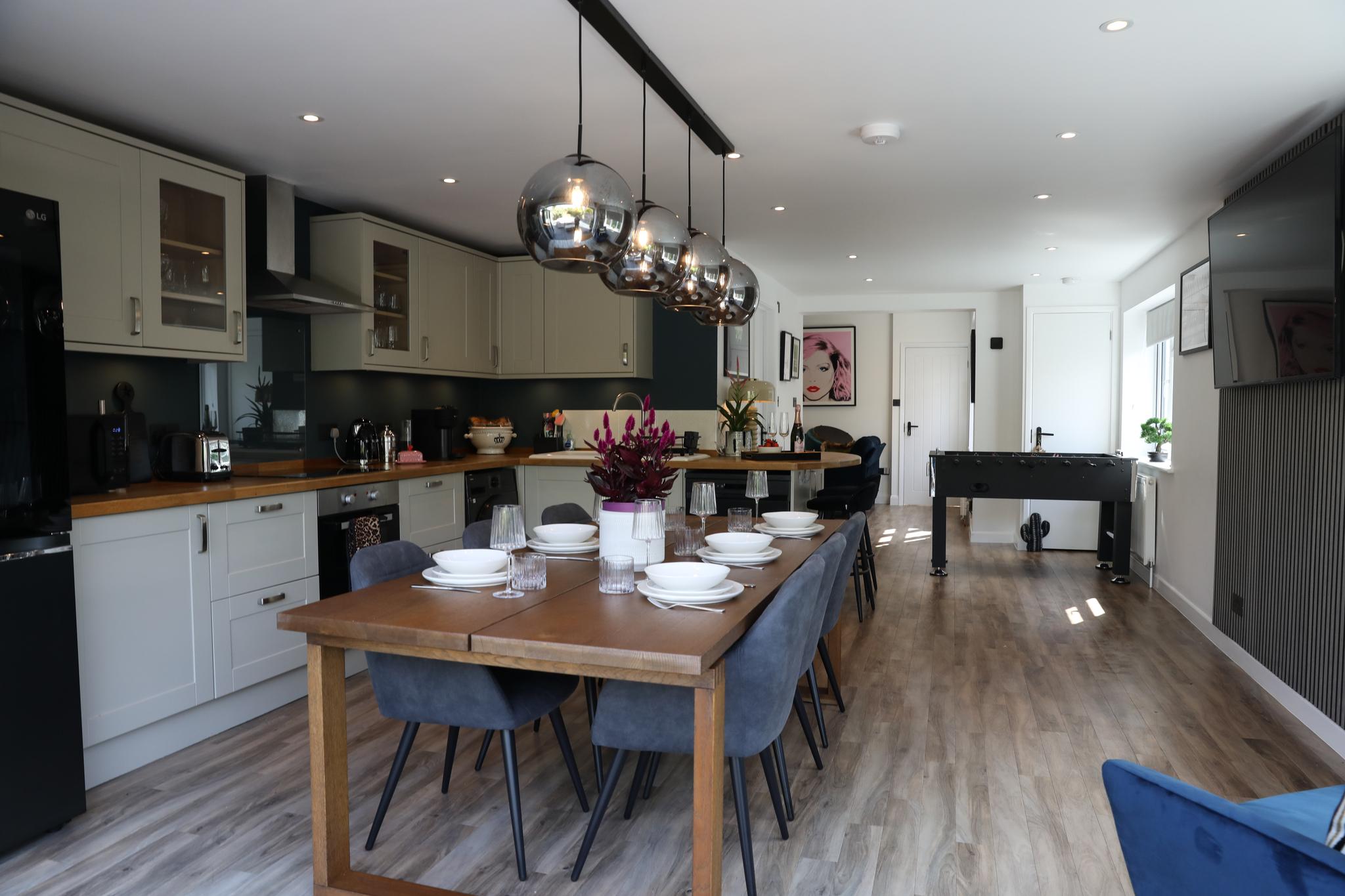 Cosy Home; New Refurbished Home and Double Parking1