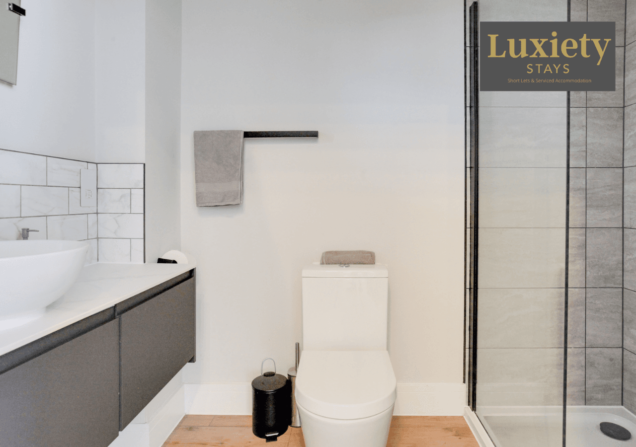 Penthouse Apartment - 1 Bedroom by luxiety stays6