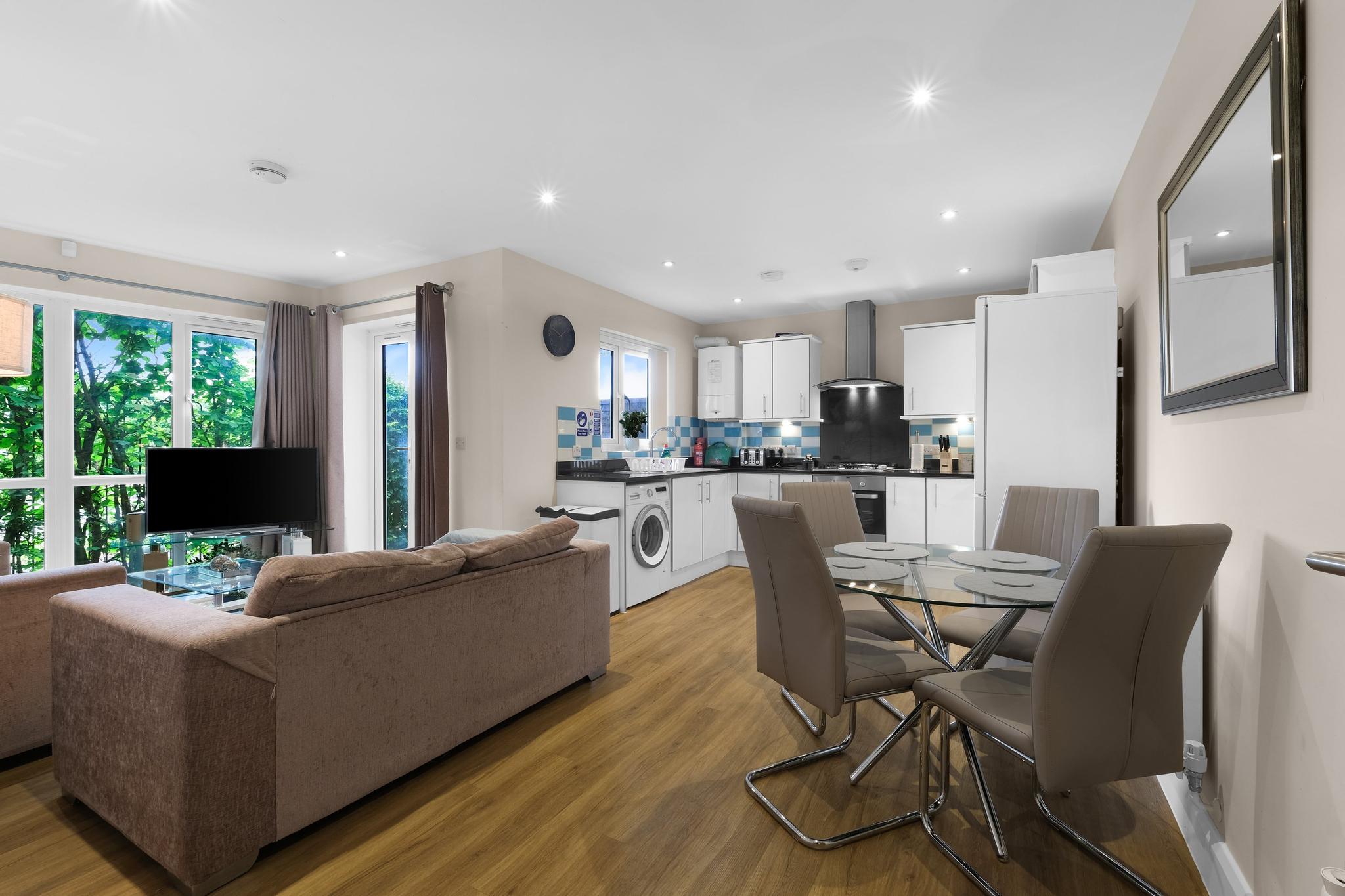 Heathrow Living 2BDR 2BA Apt by 360 Stays - Apt 03
