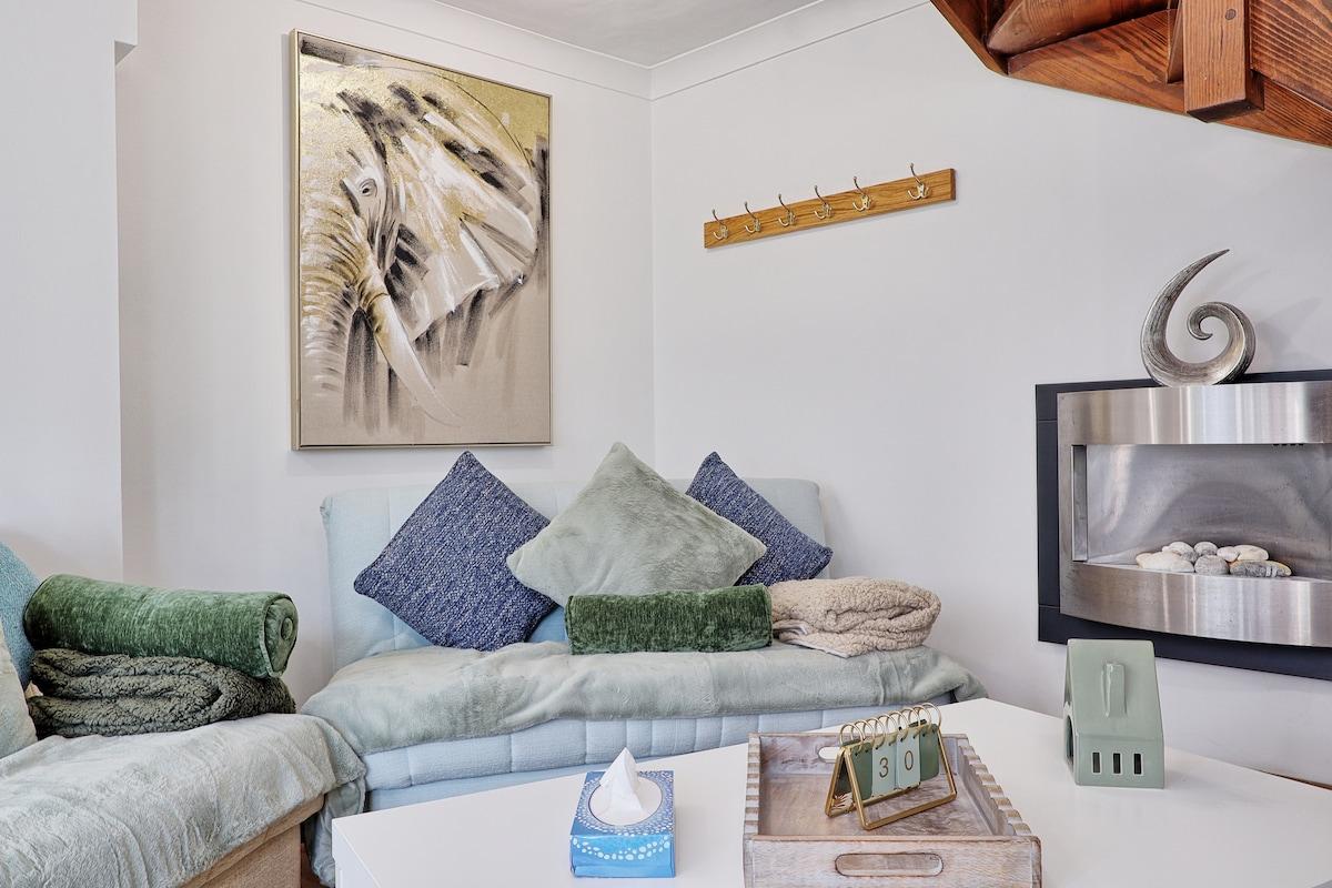 Brentwood Haven | 2BR Retreat & Free Parking4