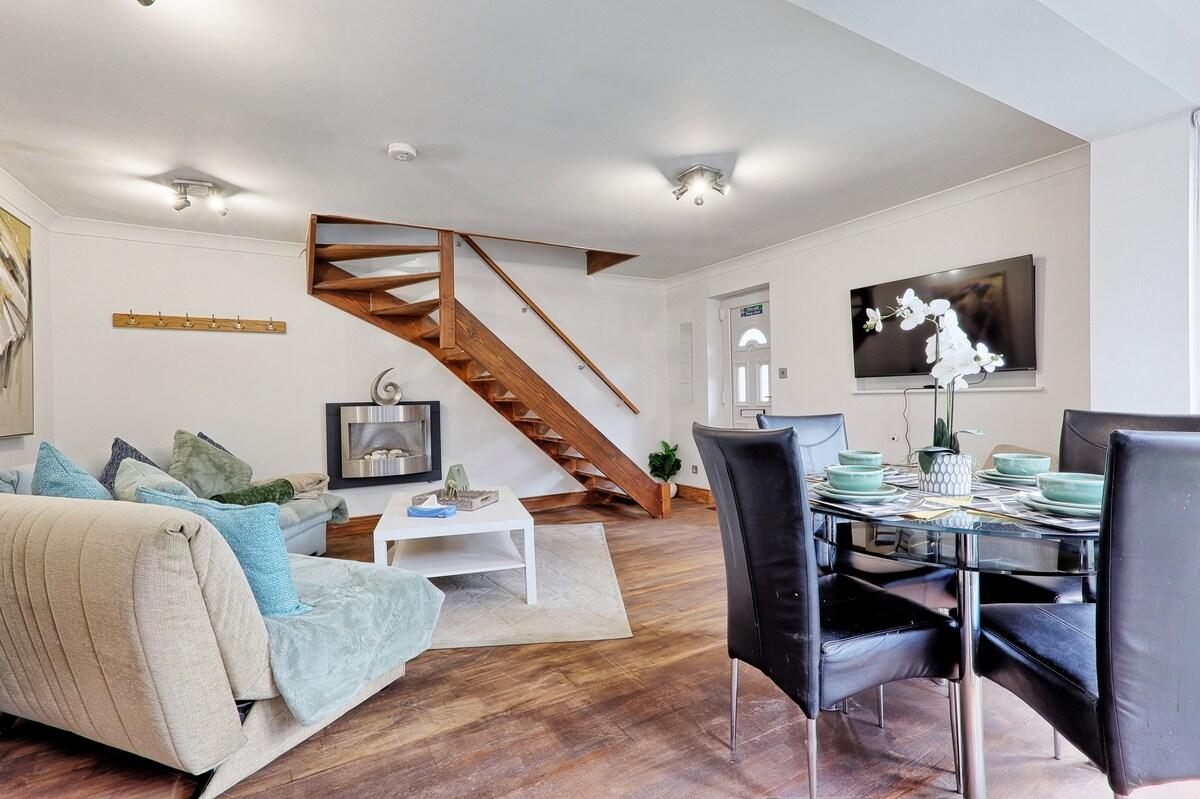Brentwood Haven | 2BR Retreat & Free Parking5
