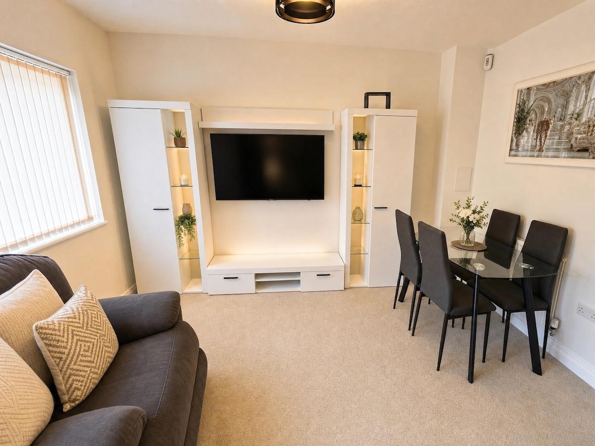 Luxury Garden Home w/ Driveway Parking | Sleeps 41