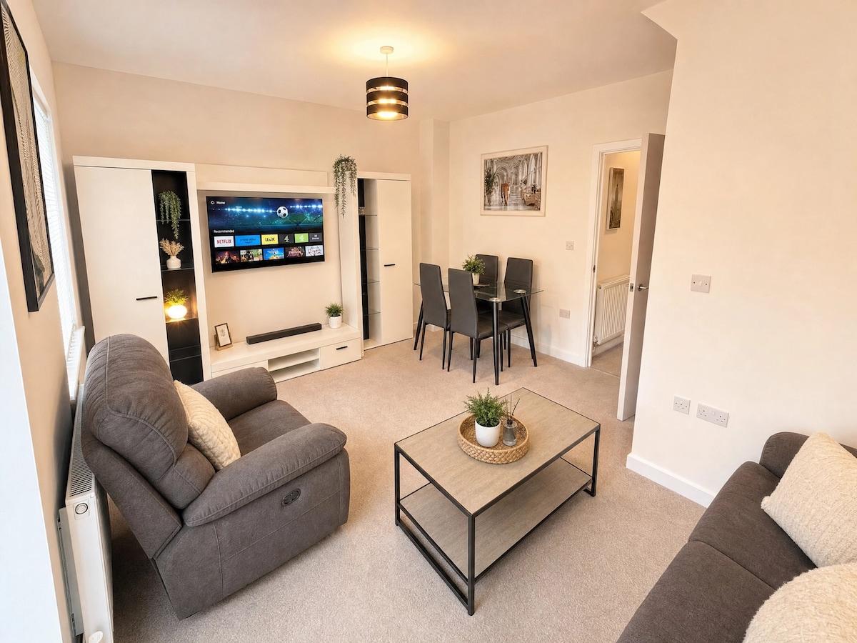 Luxury Garden Home w/ Driveway Parking | Sleeps 42
