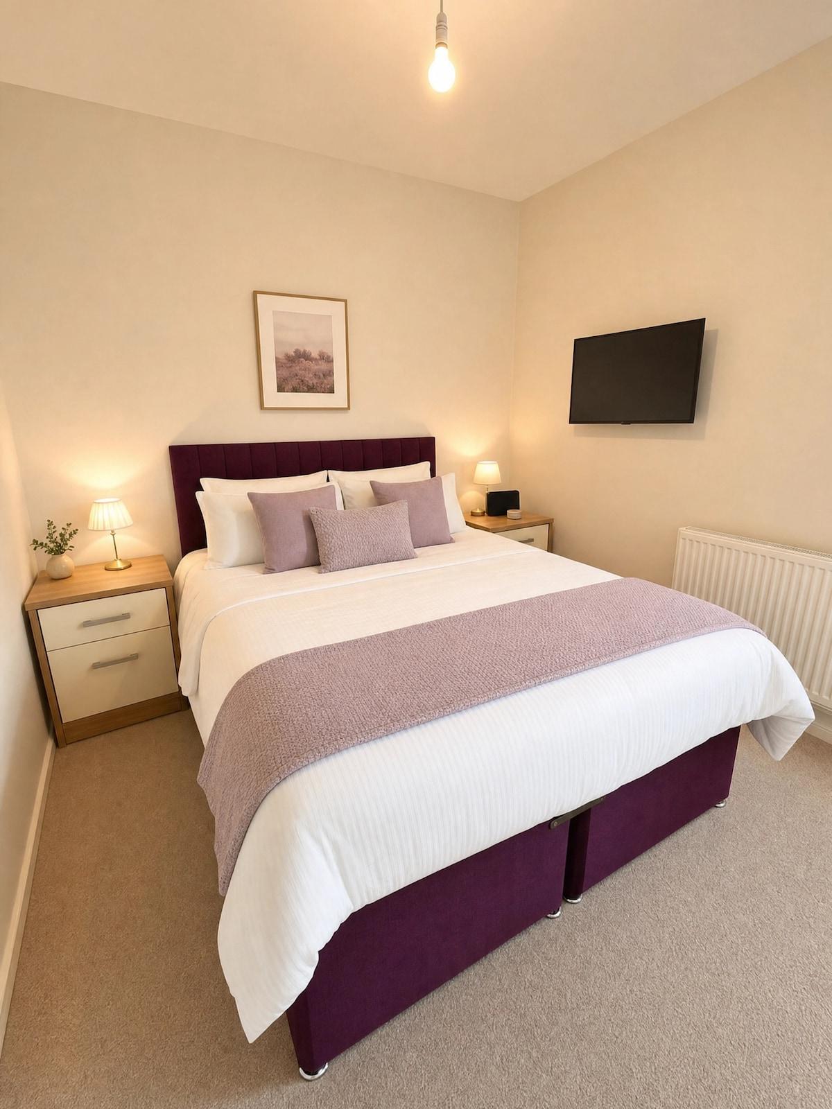 Luxury Garden Home w/ Driveway Parking | Sleeps 45