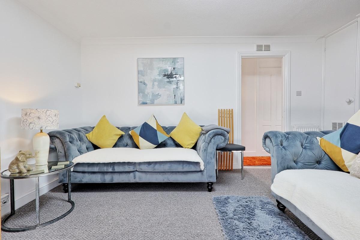 4BR Basildon Home | Sleeps 8 | Free Parking & WiFi1