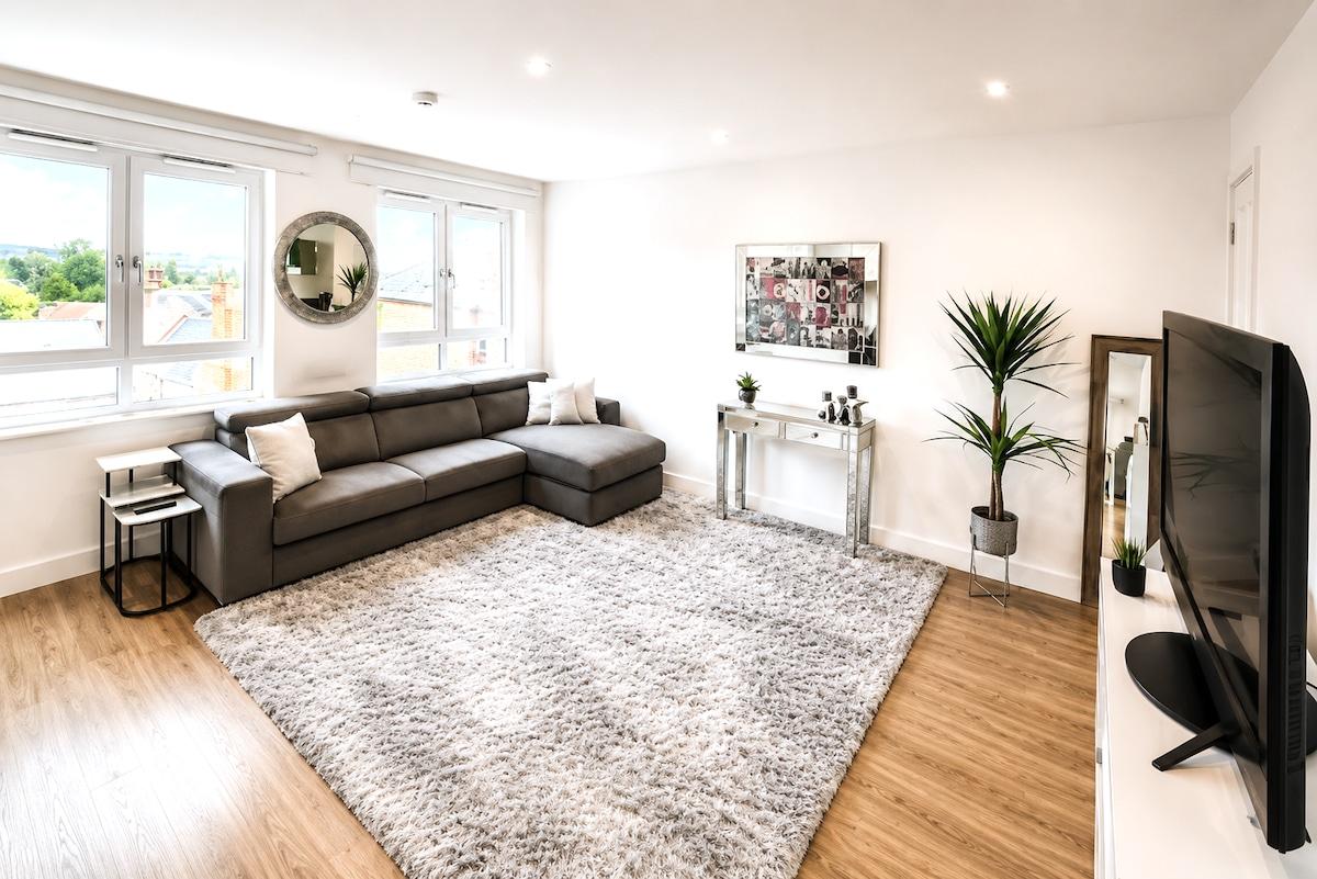Luxury 1 Bedroom Town Centre Apartment | Sleeps 41