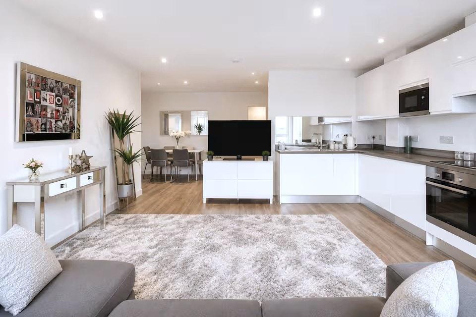 Luxury 1 Bedroom Town Centre Apartment | Sleeps 42